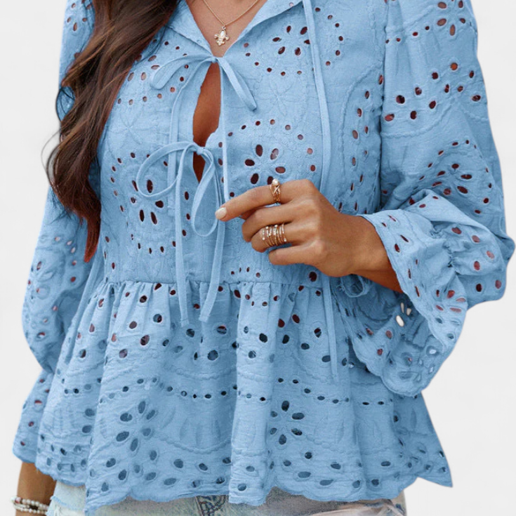 Kayden | Top Bohemio de Encaje con Corte Fluido